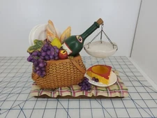 Yankee Candle Picnic Basket Wine and Cheese Bread Tea Light Burner