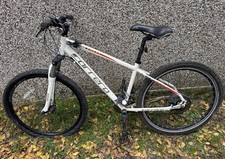 This is a Carrera Valour mountain bike. For restoration or disassembly.