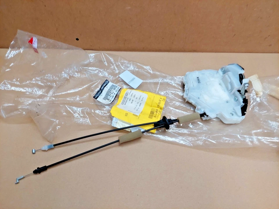 Mazda 3 BP Rear Left Door Lock Latch Actuator 2019-on BDNP73310B Genuine NEW — 第 2/4 张图片