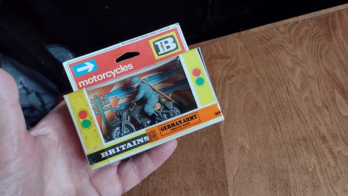 Britains 9679 German Wehrmacht Army BMW Motorcycle w/ Dispatch Rider MINT