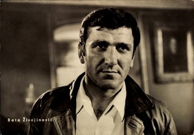 Ak Schauspieler Bata Zivojinovic, Portrait, Männer in Nacht und... - 5072844