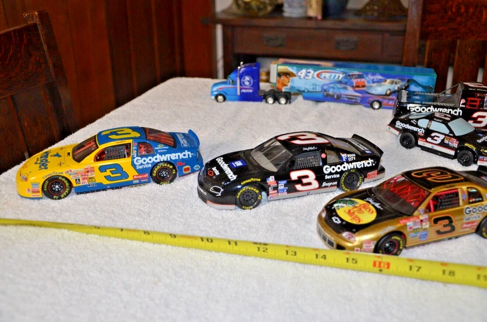Cantidad 3 Dale Earnhardt GM Goodwrench Bajo Pro Shops, Goodwrench 1:24 Foto 4 de 4