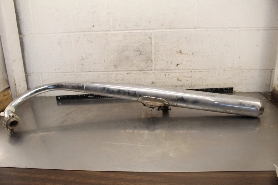 Suzuki GT185 1975 Adventurer silenciador de escape derecho tubo antideslizante X849 Foto 2 de 4