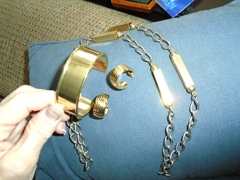 VTG. PRETTY GOLDTONE STRIPED-RECTANGULAR LINK/CHAIN NECKLACE/BRACELET/EARRINGS