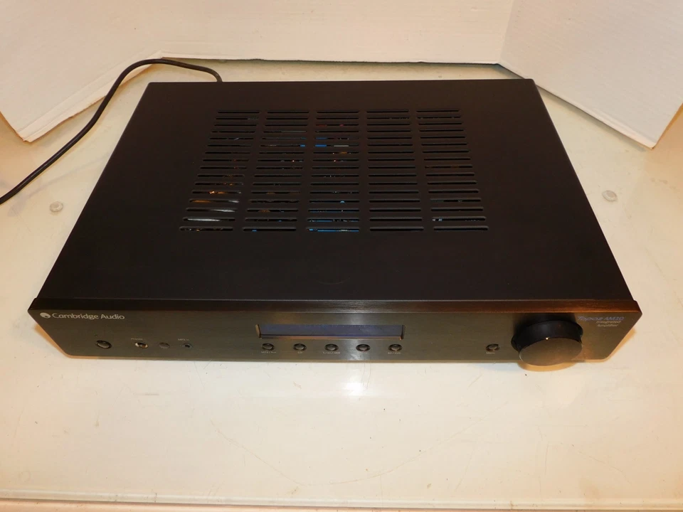 Amplificador estéreo integrado Cambridge Audio Topaz AM10 impresionante audio Foto 4 de 4