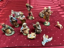 Vintage Classic Christmas Jesus Nativity Manger with 12 Figures Made in Italy