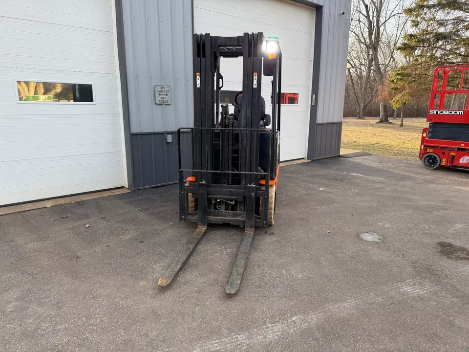 2011 Doosan BC25S-5 Electric Forklift 5000 lbs Triple Mast 188" Low Hours - Image 2 of 4
