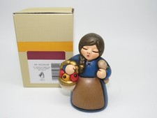 Thun presepe classico donna al mercato  blu . Altezza 8 cm. Nuovo.