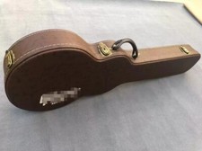 Chitarra elettrica marrone custodia rigida fodera interna rosso oro ferramenta
