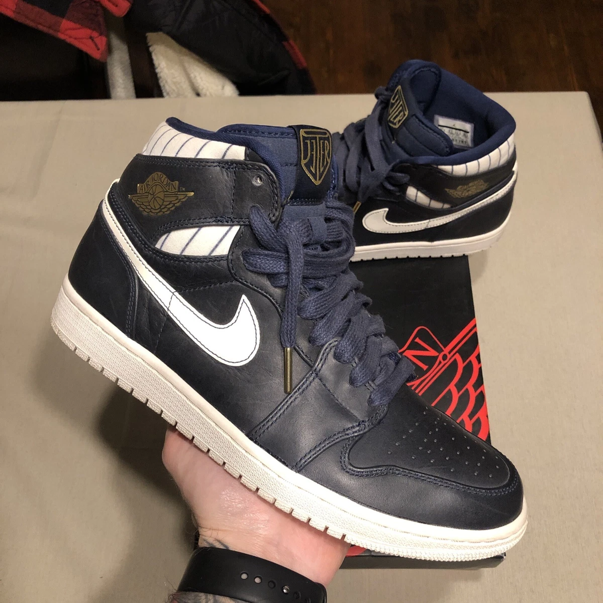 Nike Air Jordan 1 Retro High Jeter Re2pect 2014 Size Mens US10.5