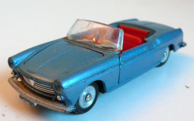 DINKY TOYS PEUGEOT 404 CABRIOLET PININFARINA 1/43è REF 528 BON