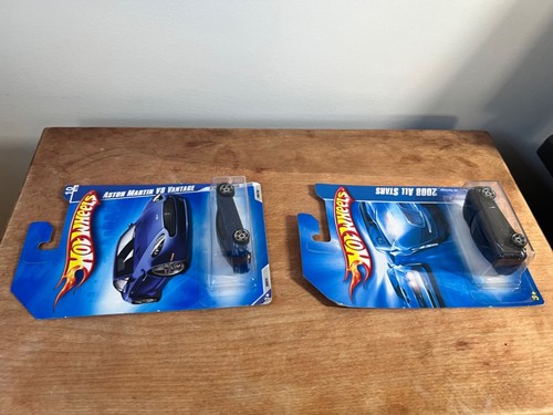 2008 Hot Wheels #50 All Star 10/36 ASTON MARTIN V8 VANTAGE Blue and Black - Picture 2 of 7