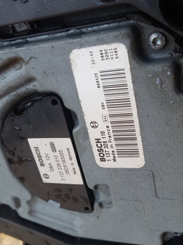 VOLVO XC90 BOSCH RADIATOR FAN ASSEMBLY 2004-2008 31111543 - Picture 5 of 7