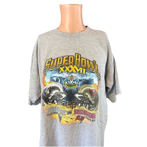 Vintage 2003 Super Bowl XXXVII Buccaneers VS Raiders Gray Helmets Shirt