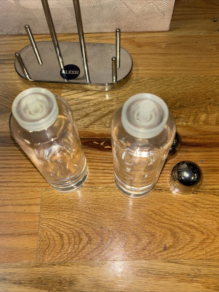 Juego de galletas dispensadoras de aceite y vinagre cromado vidrio Alessi Inox 18/10 hecho en Italia Foto 4 de 4