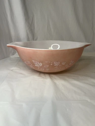 PYREX Vintage Gooseberry Pink White Cinderella Nesting Mixing Bowl 4 Qt 444 MCM