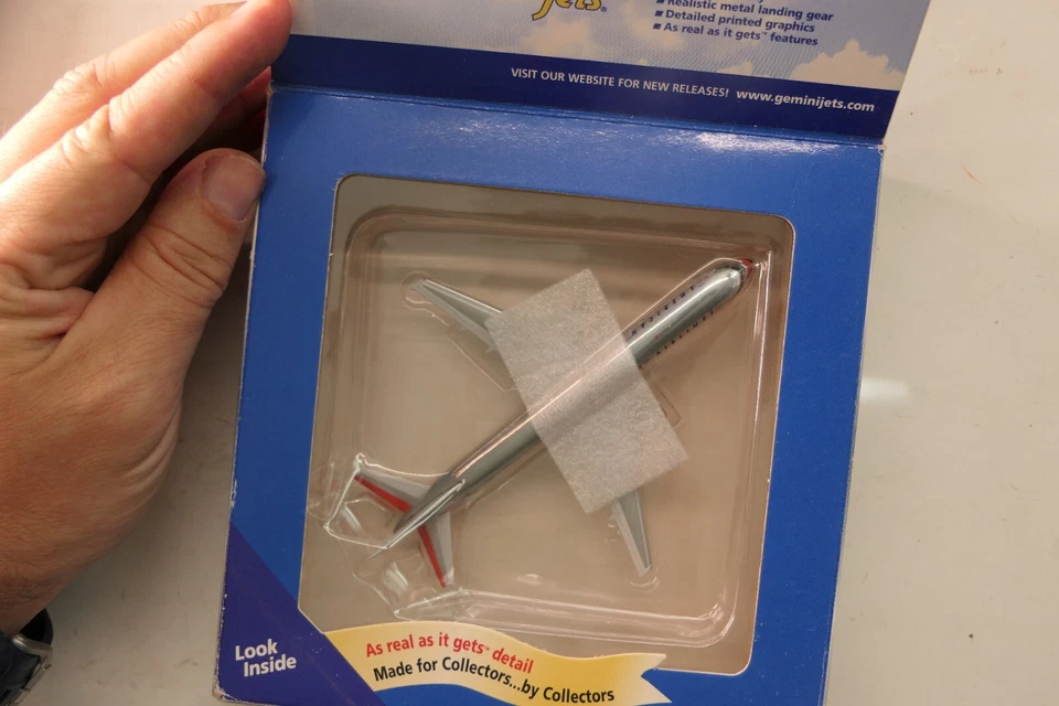 Gemini Jets American Airlines Boeing 757-200 N679AN escala 1:400 Foto 2 de 4