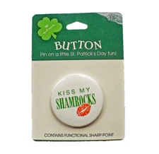 Hallmark 1.5" MINI BUTTON PIN St Patrick Vtg KISS MY SHAMROCKS 1987 1.25 NEW