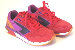 brooks fashion sneakers