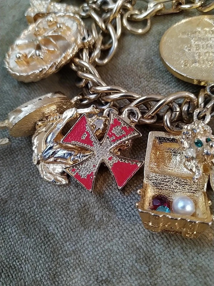 Pulsera vintage House of Borvani HOBCO 17 dijes tono dorado  Foto 2 de 4