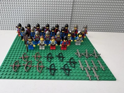 Lego Ritter Castle Minifiguren 25 Stück Falcons Crusaders+Zubehör - Bild 1 von 4