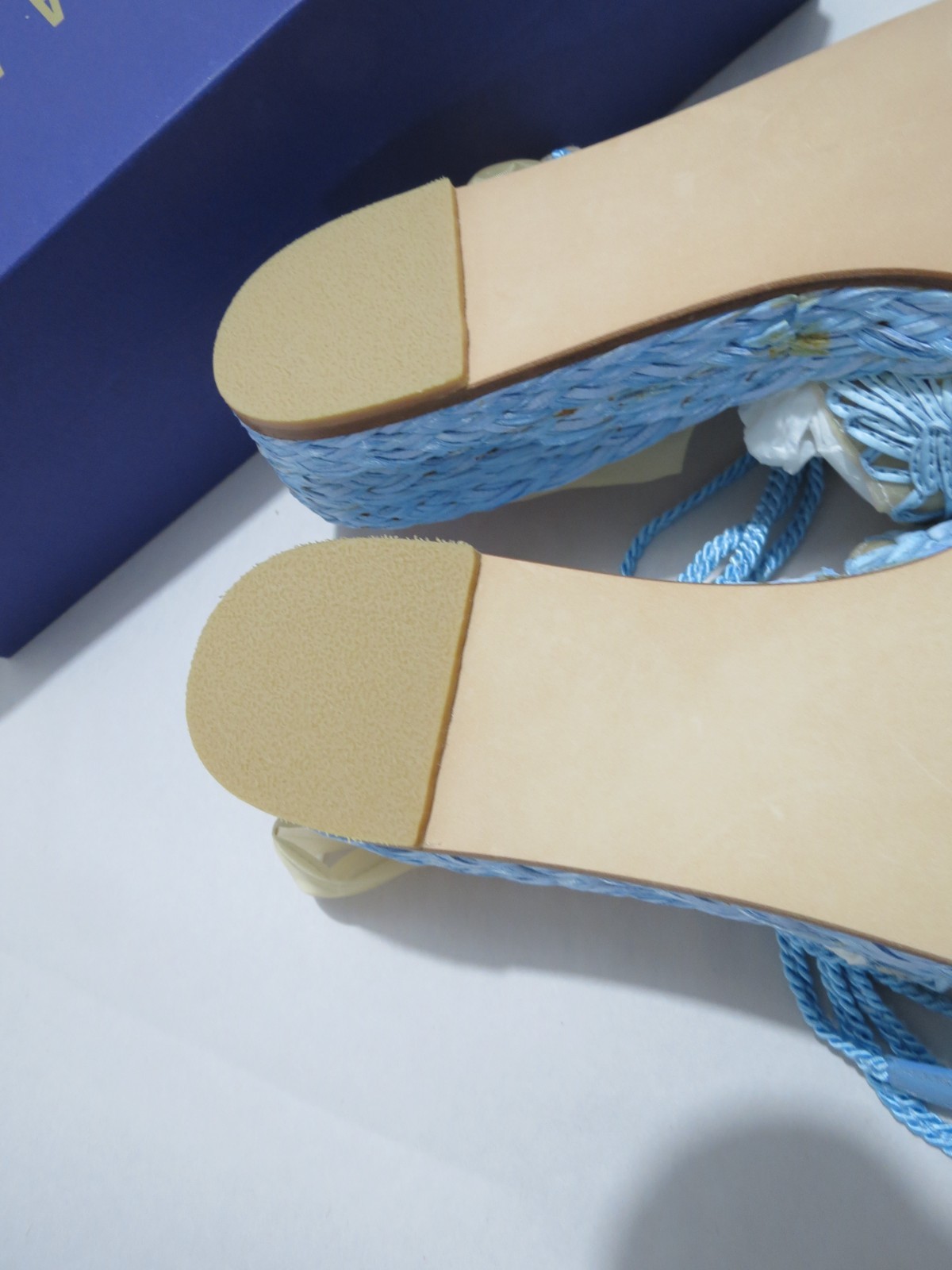 Stuart Weitzman PANSY SKY LANIARD 6.5 B