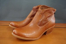 Sofft Aisley Ankle Boots Womens 9 Brown Leather Perforated Back Zip Block Heel