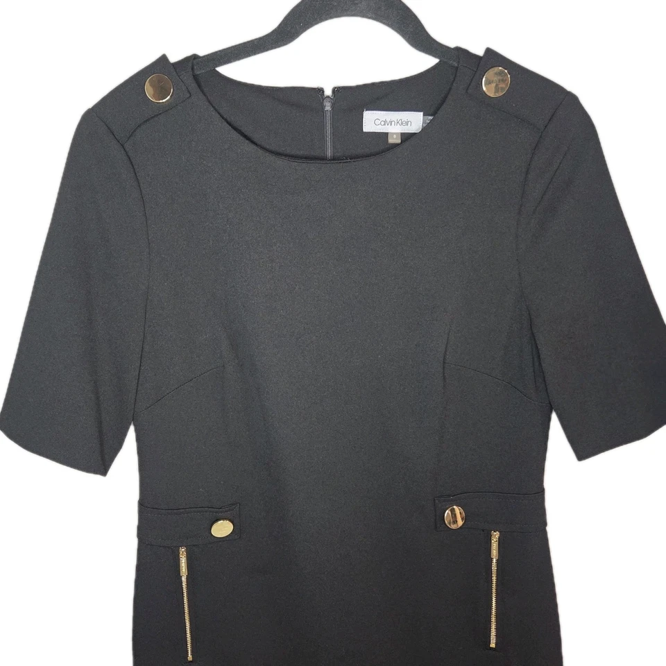 Vestido Vaina Calvin Klein Para Mujer 8 Negro Botón Dorado Cremallera Acento Manga Corta UE Foto 4 de 4