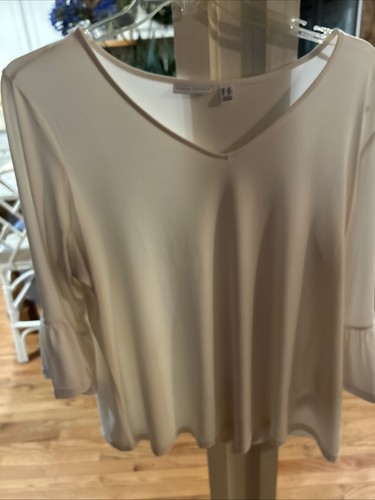 Susan Graver flüssiges Stricktop mit Rüschenärmeln Größe 2X elfenbeinfarben V-Ausschnitt - Bild 2 von 5