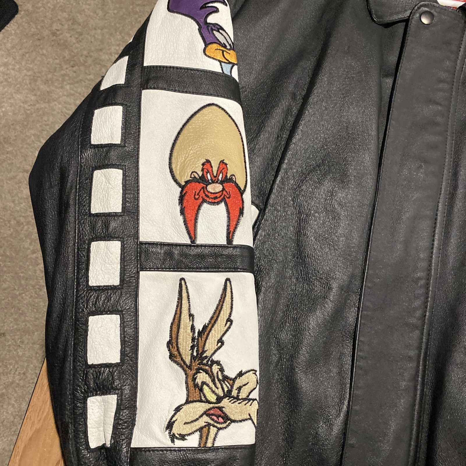 Vintage Large Classic Looney Tunes Collection 1996 Genuine Leather Jacket image 2