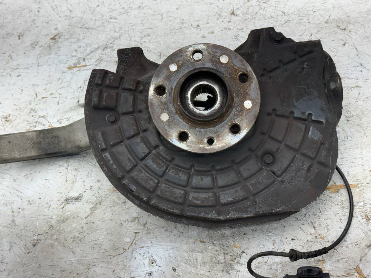 2014-17 Maserati Ghibli S Q4 3.0L AWD Front Right Side Spindle Knuckle Hub