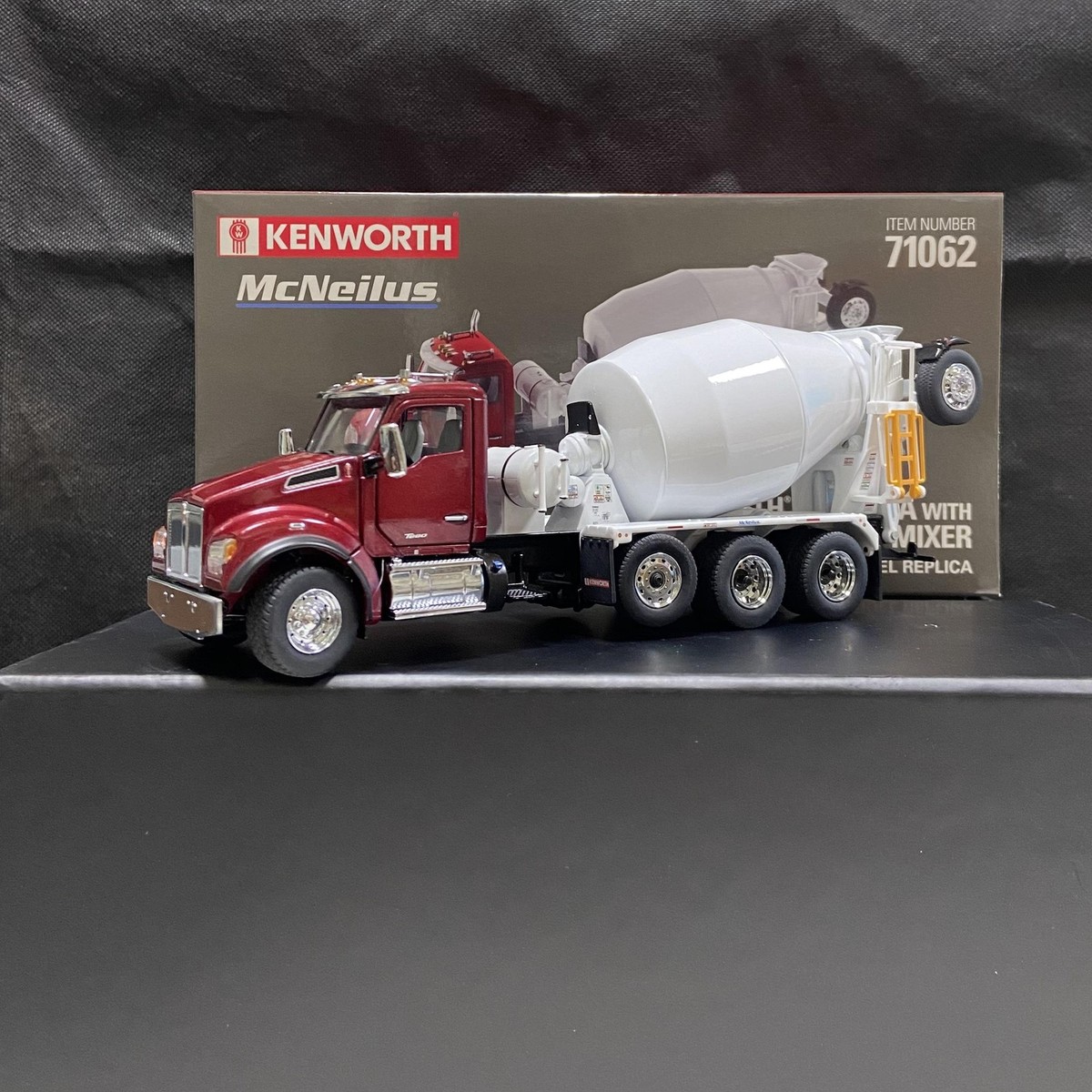 1:50 Scale T880S SBFA Concrete Mixer Truck Model - Construction