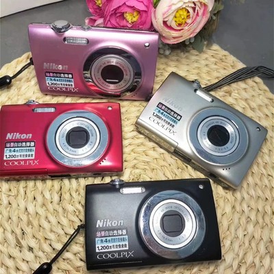 Nikon COOLPIX S2500 Digital Camera 12.0 MP Auto Focus with