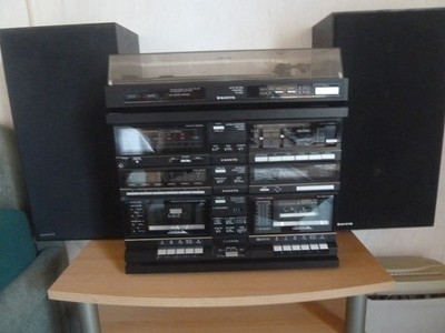 Sanyo Musikanlage mit Plattenspieler und 2 Boxen