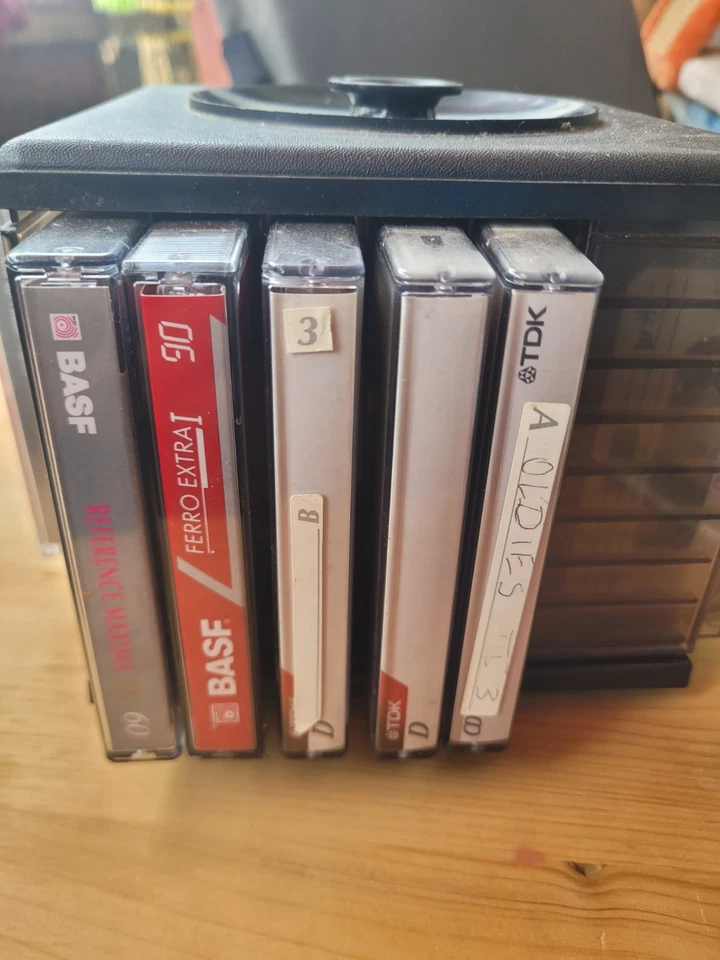 Verkaufe 2 DDR Kassettenboxen mit Kassetten - Bild 3 von 4