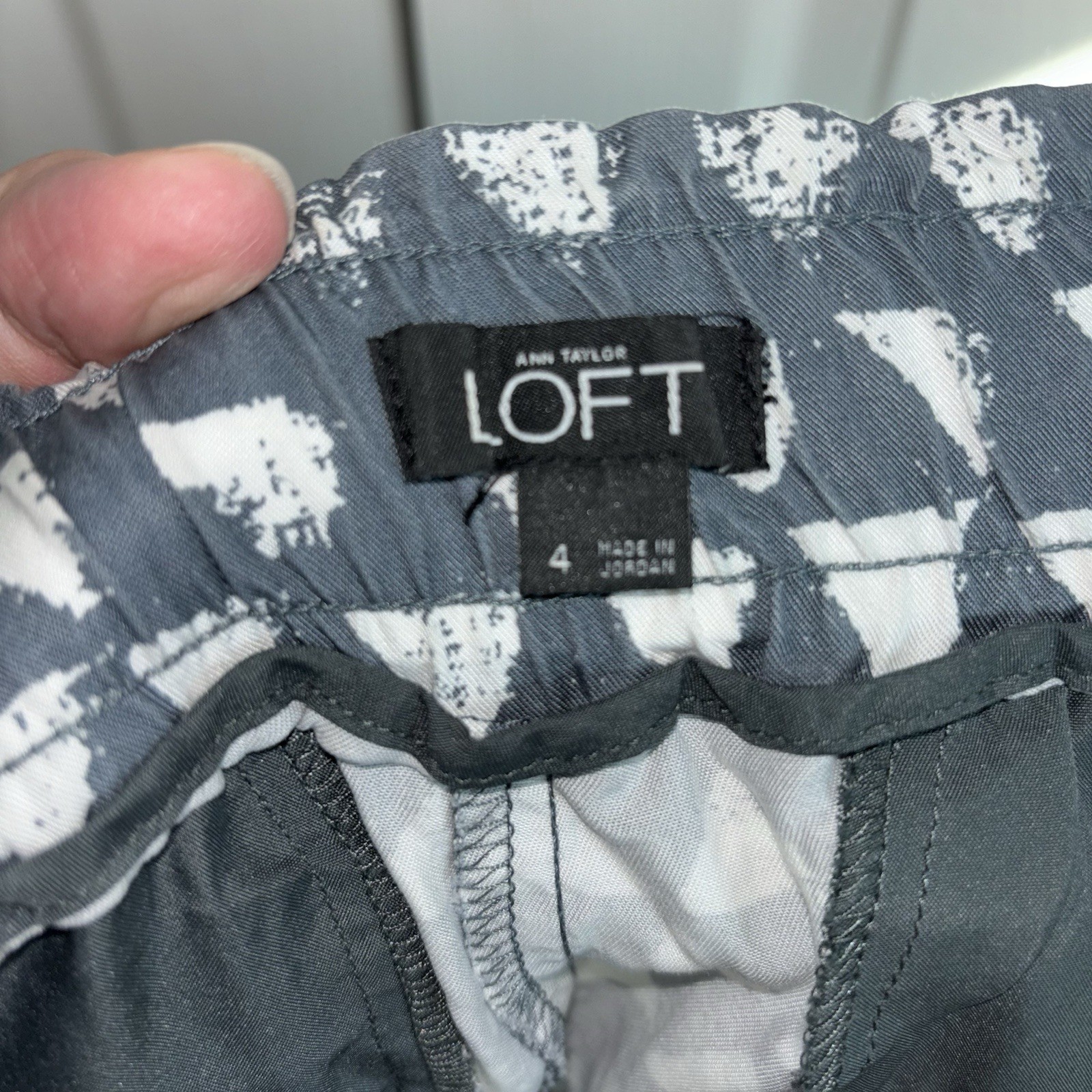 LOFT White & Gray Triangle Patterned Women's Shor… - image 5