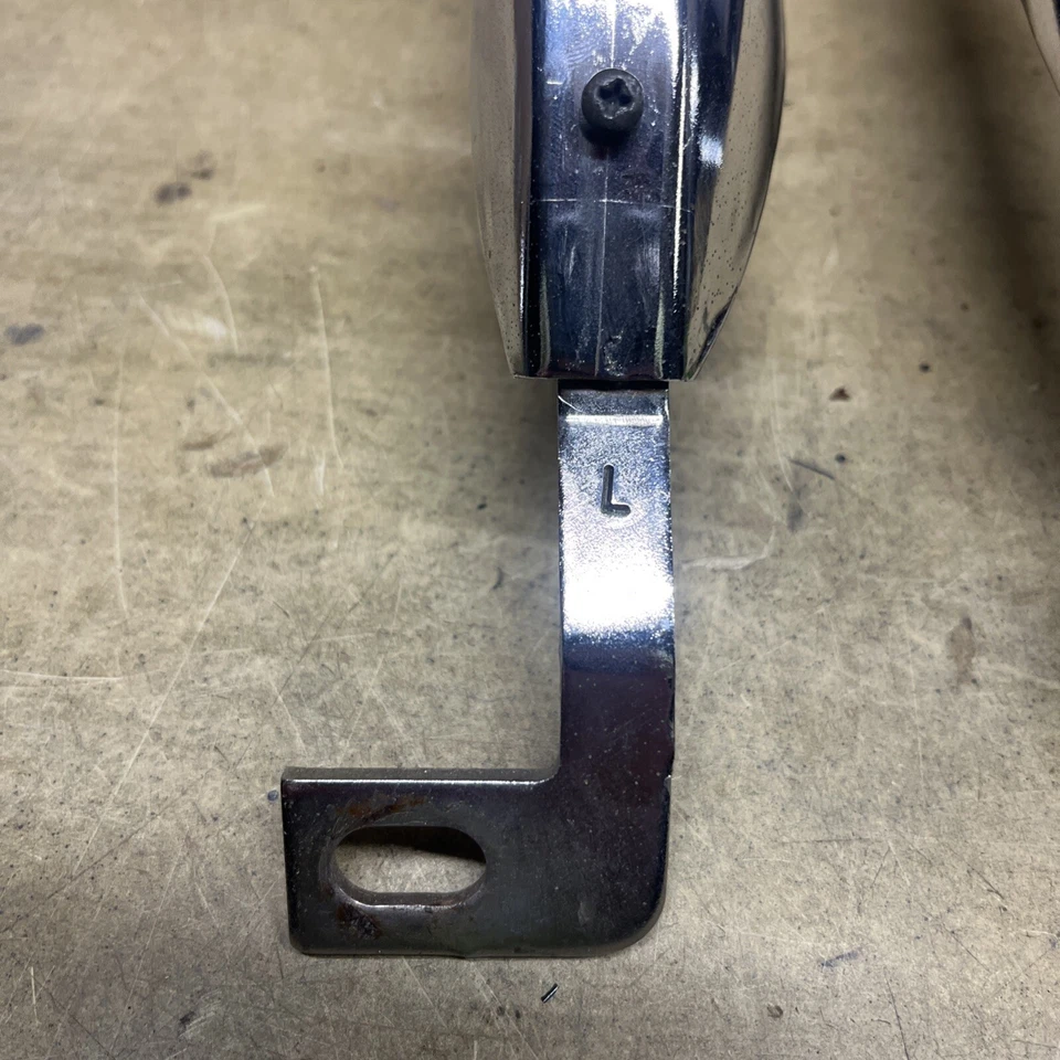 Protector de parachoques delantero cromado Ford Mustang 1967 1968 uno tiene la almohadilla Foto 2 de 4