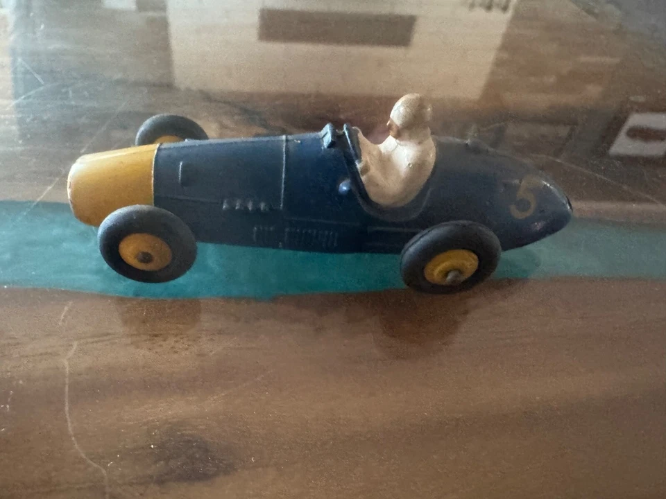 Hecho en Inglaterra DINKY TOYS #23H. Coche de carreras Ferrari Gran Prix 1953 solamente Foto 3 de 4