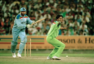 Pakistan bowler Wasim Akram appeals for LBW against England b- Old Cricket Photo