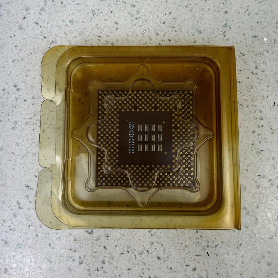 AMD Athlon XP 1500+ - AX1500DMT3C     Socket A CPU  462 - Image 3 of 3