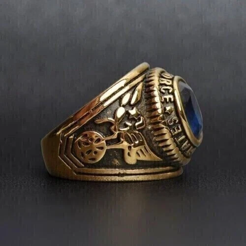 Anillo Aggie de la Fuerza Aérea de los Estados Unidos con zafiro ovalado de 2,3 quilates enchapado en oro amarillo de 14 k Foto 2 de 4