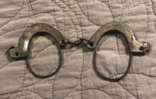 VINTAGE KIDS TOY 7  METAL HANDCUFFS NOVELTY GIFT POLICE SHERIFF