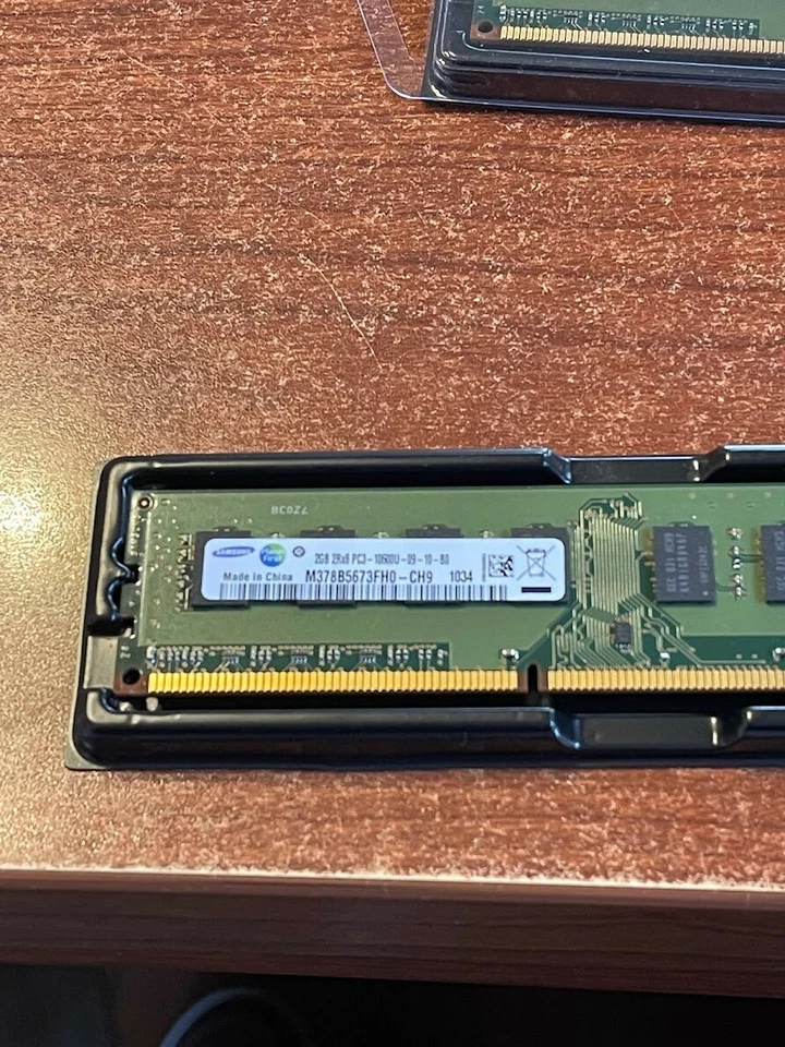 SAMSUNG 2GB 2Rx8 PC3-10600U 2GB x 4 8GB DDR3 DESKTOP RAM M378B5673FHO-CH9 - Image 2 of 2