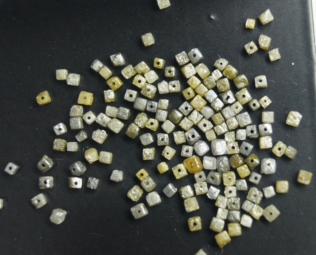 Lot De Diamants Bruts Cubes Naturels Jaunes - 1 Carat Total - Percés 0.25mm - Qualité Industrielle I3