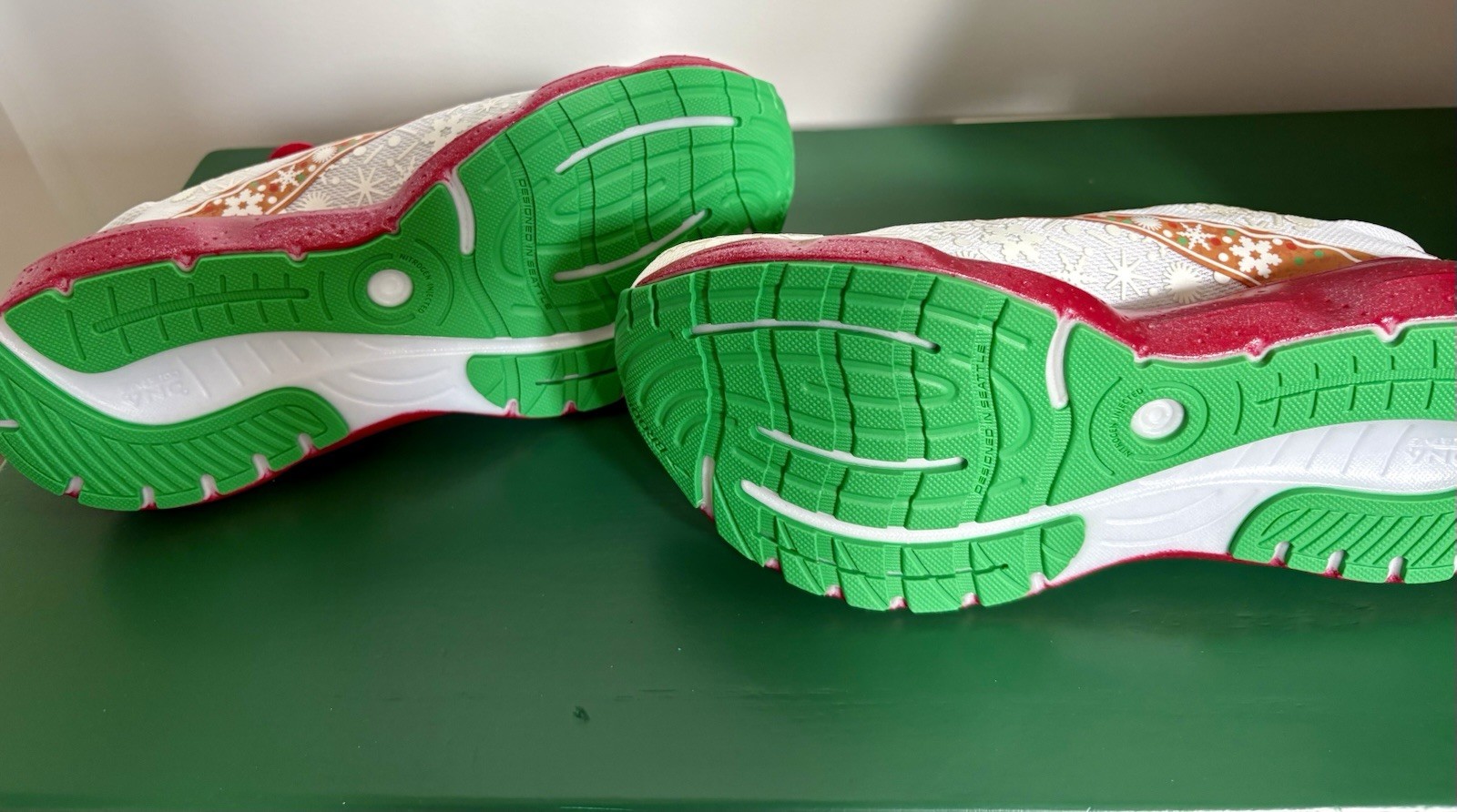 Brooks Run Merry Women Size 7 Holiday Running Shoes Glycerin 20 NEW - No Box image 5