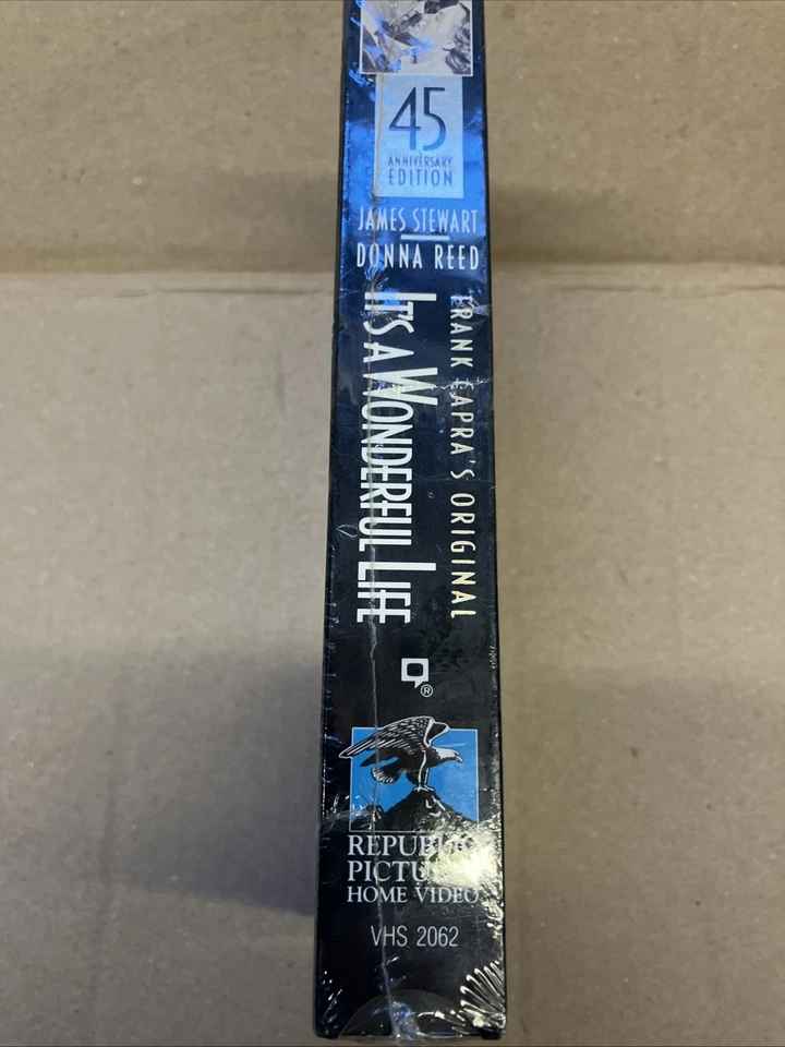 IT'S A WONDERFUL LIFE (VHS, 45th Anniversary Edition.) Christmas Brand New - Image 3 of 3