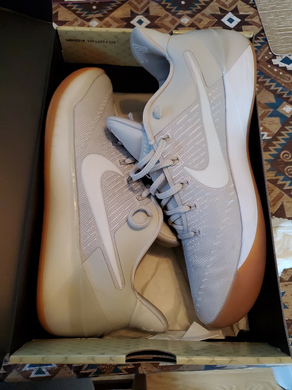 kobe ad youth basketball shoes