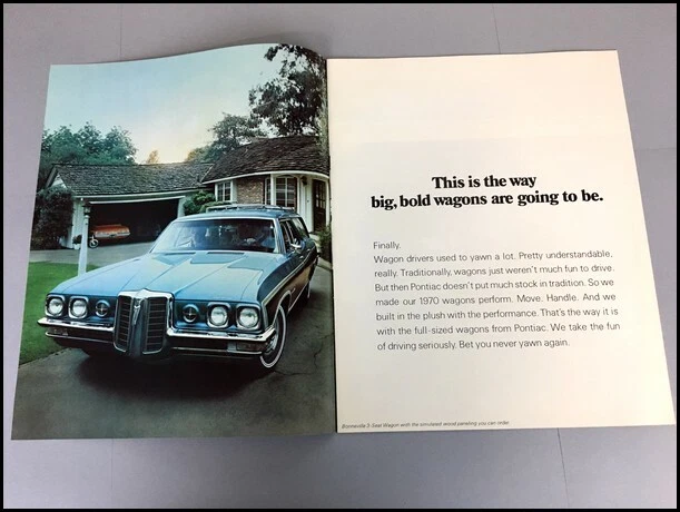 1970 Pontiac Station Wagon Brochure Catalog - Bonneville SafarI Catalina LeMans - Image 2 of 4