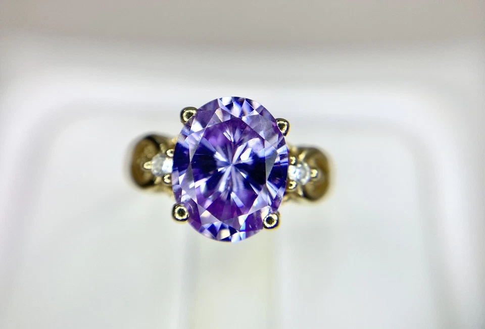 Anillo de cóctel vintage de oro amarillo de 14k forma ovalada elegante rosa púrpura circonita cúbica Foto 2 de 4