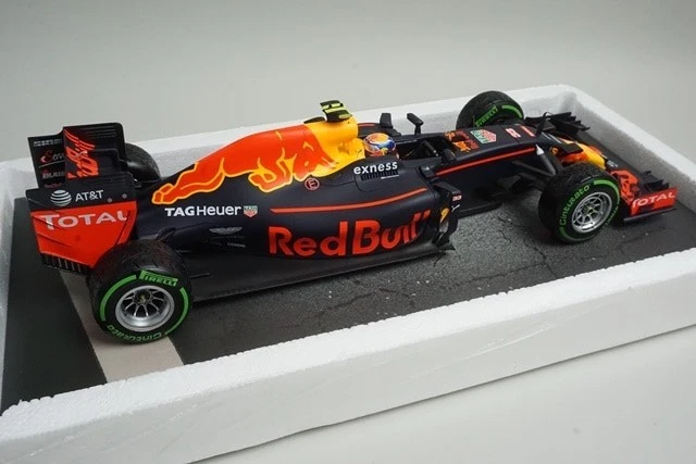 1:18 Minichamps 117161233 Red Bull Racing Tag Heuer RB12 Brazil 3rd 2016 #33 - Image 4 of 4